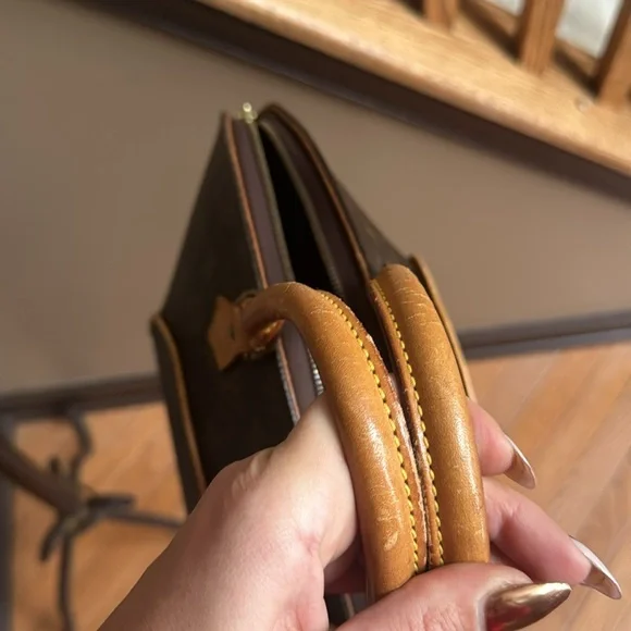 Beautiful Authentic Elipse MM monogram - Picture 6 of 9